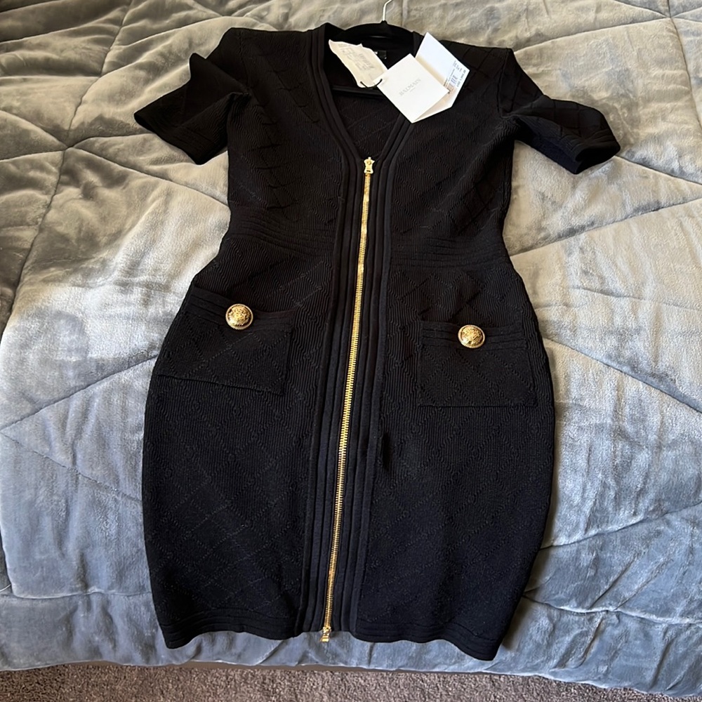 Short sleeve V-Neck. Size 38. Black. BALMAIN.